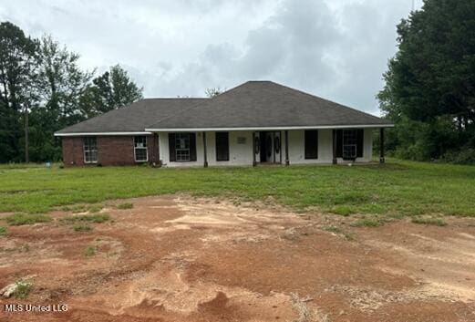 view of front of home with a front yard