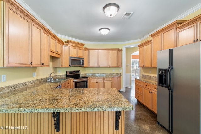 7672 N Rigmoore Pt, Olive Branch, MS 38654 - kitchen with stainless steel appliances, a sink, a peninsula, crown molding, and arched walkways