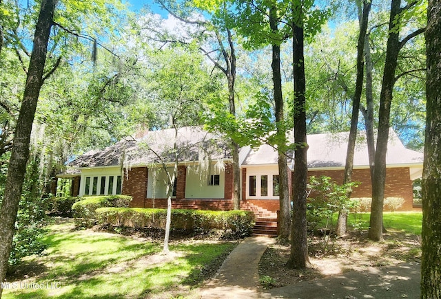 11 Aberdeen Rd, Natchez, MS 39120 - view of front of house featuring brick siding