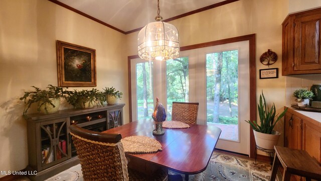 11 Aberdeen Rd, Natchez, MS 39120 - dining space with plenty of natural light, a chandelier, and ornamental molding