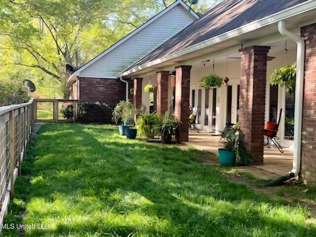 11 Aberdeen Rd, Natchez, MS 39120 - view of yard with a patio