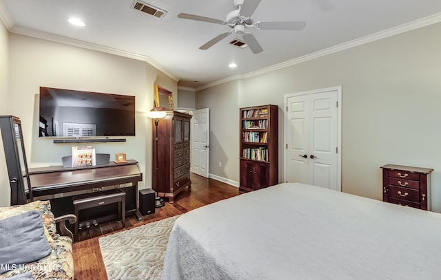 3 Carriage Court Pl, Brandon, MS 39047 - bedroom featuring wood finished floors, crown molding, recessed lighting, baseboards, and ceiling fan