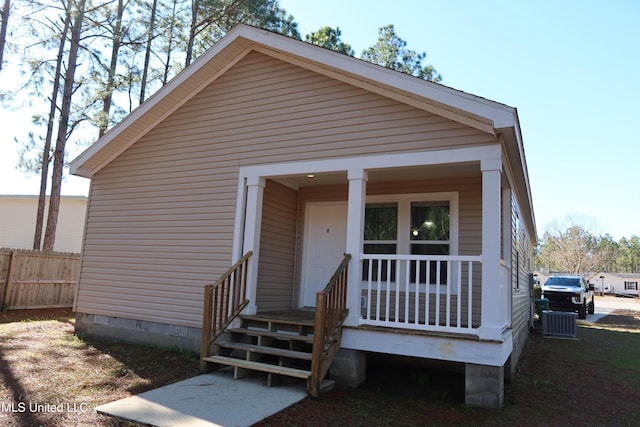 view of front of property featuring covered porch