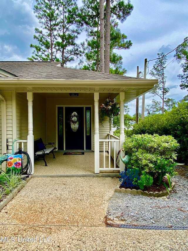 entrance to property featuring a porch