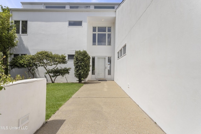 11 Bayou Pl, Gulfport, MS 39503 - property entrance with stucco siding