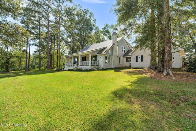 view of front of home with covered porch and a front lawn