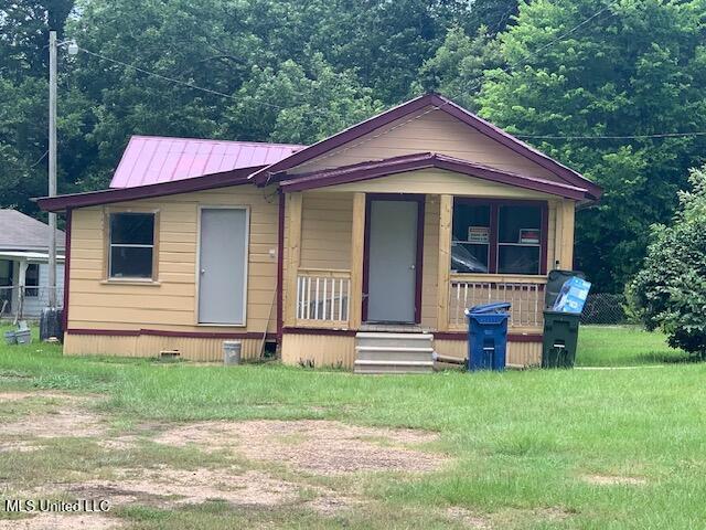 363 W Stiers Ln, Natchez, MS 39120 - bungalow featuring covered porch and a metal roof