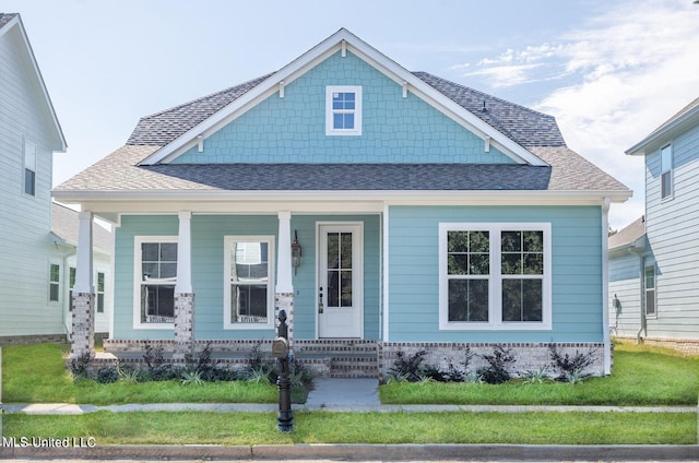 view of front facade with covered porch and a front lawn