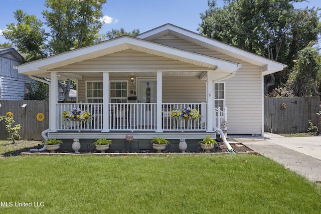 view of front of home with a front lawn