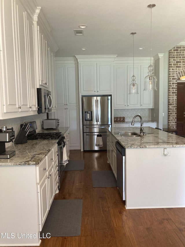 174 Falls Xing, Madison, MS 39110 - kitchen with appliances with stainless steel finishes, a sink, white cabinets, backsplash, and dark wood-style flooring