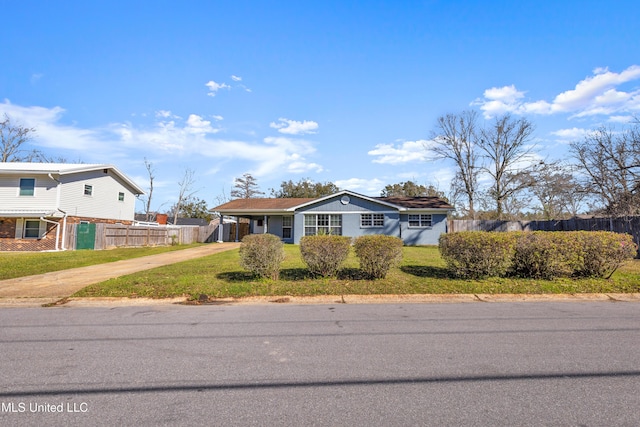 view of front of house featuring driveway, a front yard, and fence