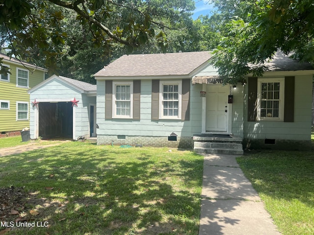 view of front of property with a front yard