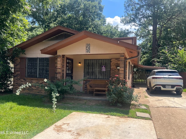 view of front of house with a porch and a front lawn