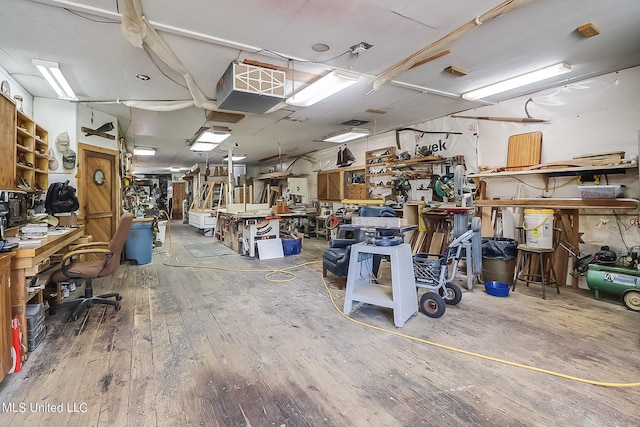 1728 21st St, Gulfport, MS 39501 - garage with a workshop area