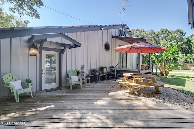 1728 21st St, Gulfport, MS 39501 - view of wooden deck