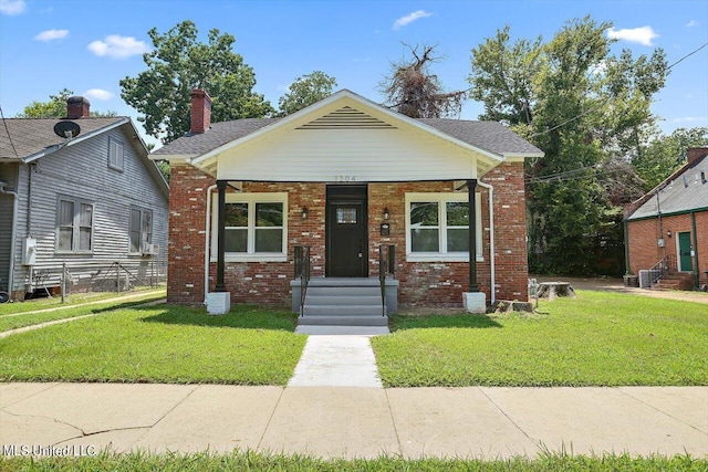 1204 Jackson St, Vicksburg, MS 39183 - bungalow with a front yard and brick siding
