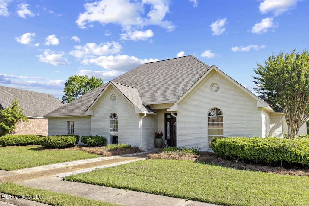 115 Fieldcrest Dr, Madison, MS 39110 - view of front facade featuring brick siding, a front lawn, and a shingled roof
