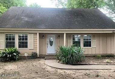 view of front of house with covered porch