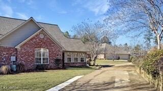 view of front facade with a front lawn