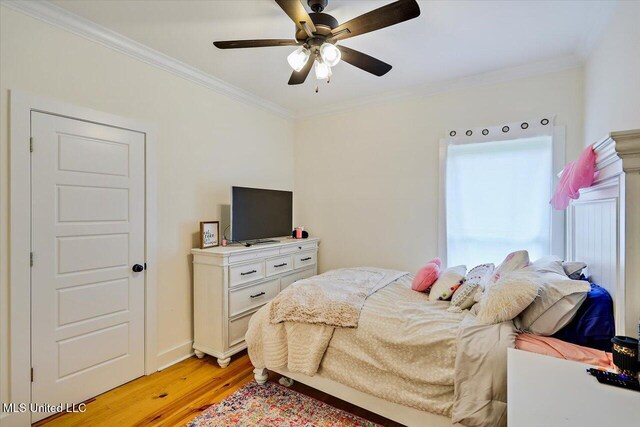 1622 Old Lake Rd, Brandon, MS 39042 - bedroom featuring light wood-type flooring, crown molding, and a ceiling fan