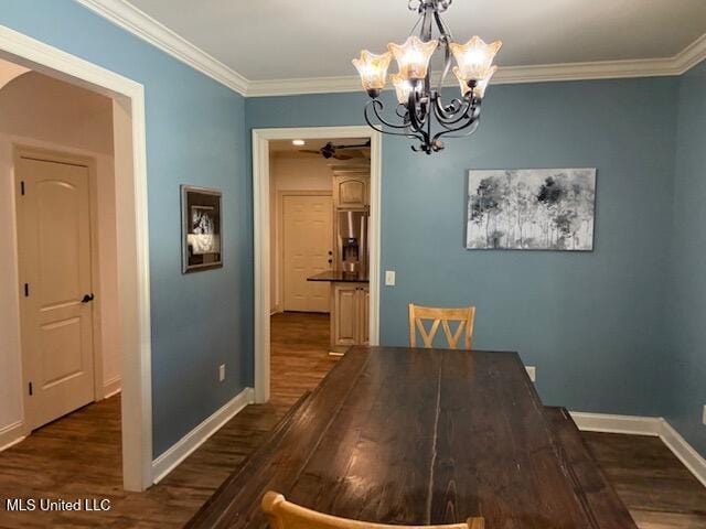 dining room featuring dark wood-style floors, ornamental molding, ceiling fan with notable chandelier, and baseboards