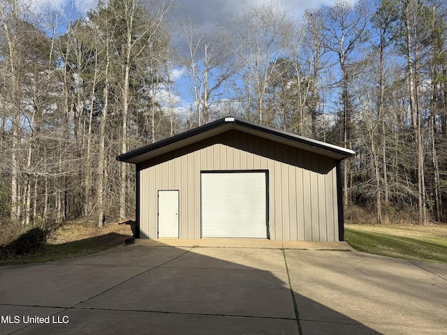 view of detached garage