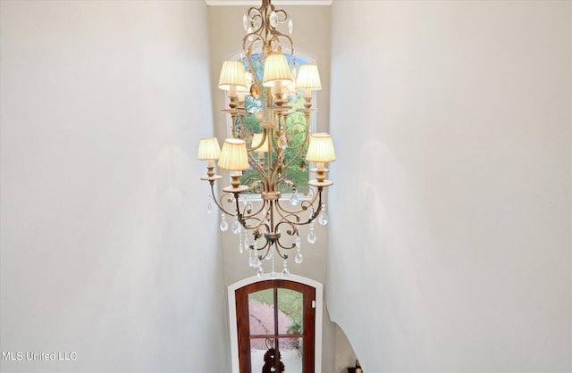 815 Warren St, Pascagoula, MS 39567 - detailed view of a chandelier