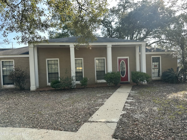 view of front of property with covered porch