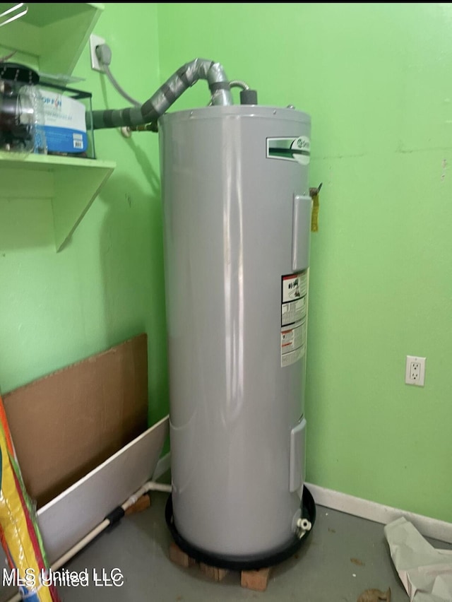 1517 Oak Leaf Cir, Gautier, MS 39553 - utility room with water heater