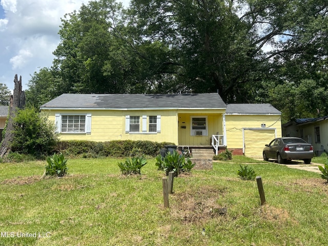 ranch-style home featuring a front lawn and an attached garage
