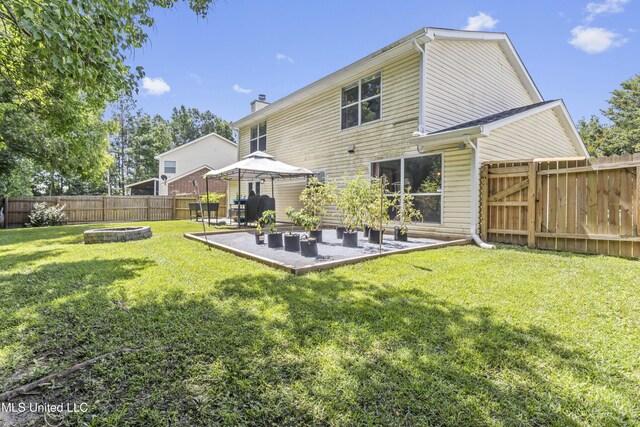 10510 Steeplechase Dr, Gulfport, MS 39503 - back of property with a fenced backyard and a patio area