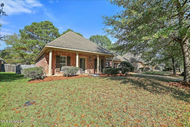 view of front of house with a front lawn