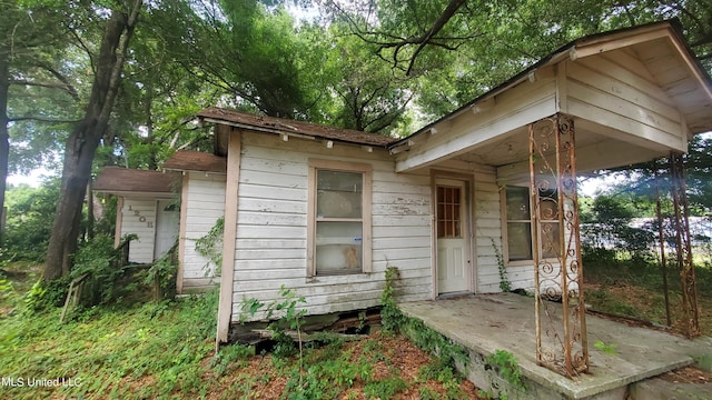 view of front of property