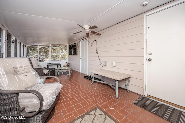 sunroom with ceiling fan