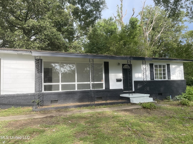 2938 Oak Forest Dr, Jackson, MS 39212 - single story home featuring crawl space and brick siding