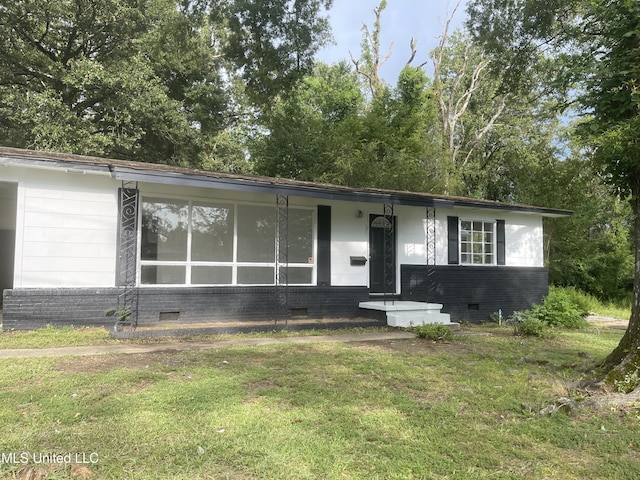 2938 Oak Forest Dr, Jackson, MS 39212 - view of front of house featuring crawl space and a front yard