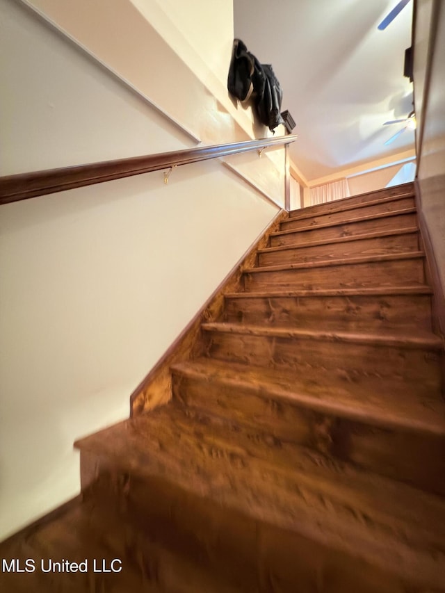 5 Spruce St, Oakland, MS 38948 - view of stairway