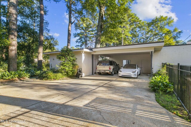 view of front facade featuring a carport