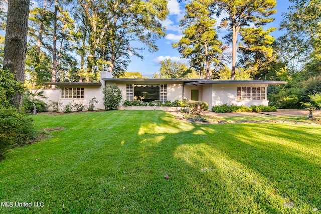 view of front of home with a front lawn