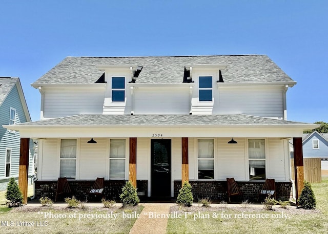 6674 Montclair Ave, Southaven, MS 38672 - farmhouse inspired home featuring a porch and a shingled roof