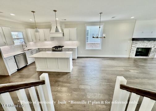 6674 Montclair Ave, Southaven, MS 38672 - kitchen featuring dark wood-type flooring, white cabinets, appliances with stainless steel finishes, light countertops, and a sink