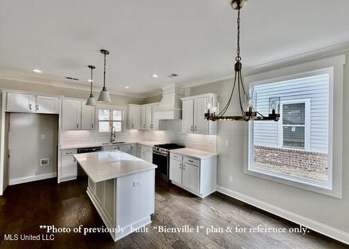 6674 Montclair Ave, Southaven, MS 38672 - kitchen with custom range hood, tasteful backsplash, baseboards, stove, and a sink