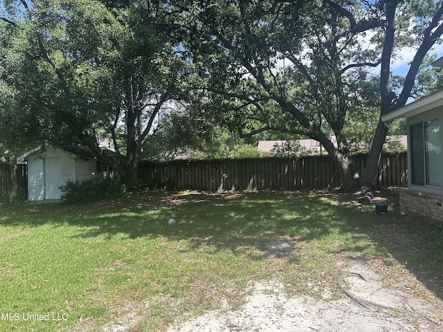 903 Westwood St, Pascagoula, MS 39567 - view of yard with fence and an outbuilding