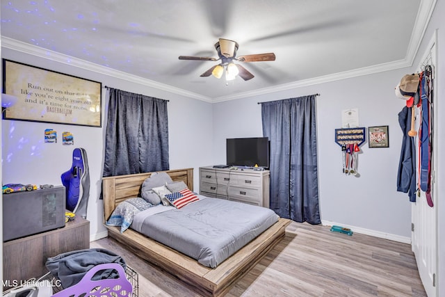 bedroom with ceiling fan, crown molding, and light hardwood / wood-style floors