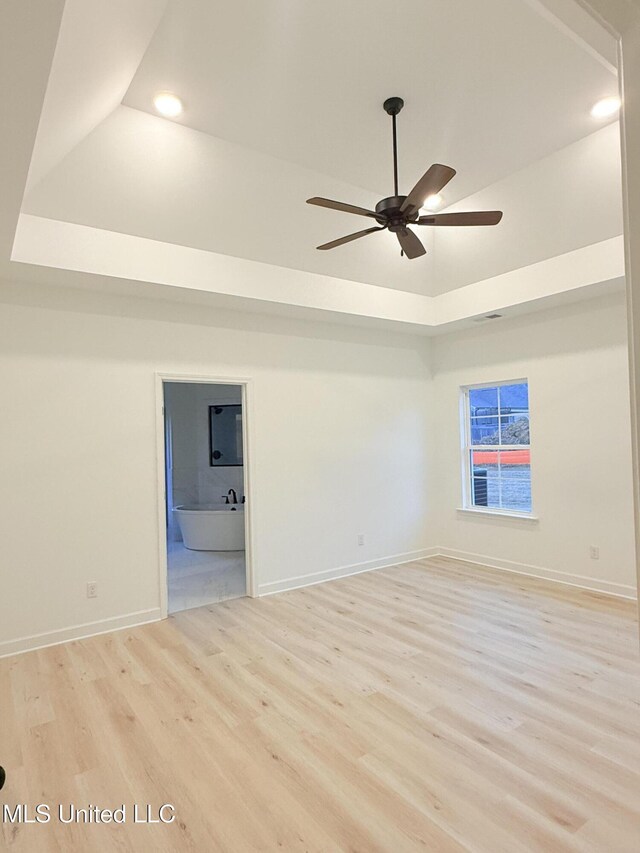 3165 Winterwood Dr, Hernando, MS 38632 - spare room with a ceiling fan, baseboards, recessed lighting, a raised ceiling, and light wood-type flooring