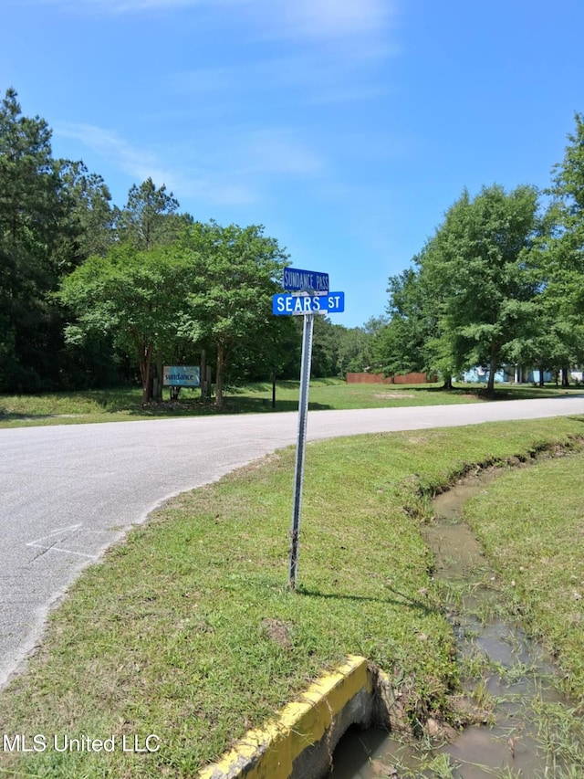 506 Sears Ave, Waveland, MS 39576