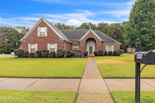 view of front of house with a front yard