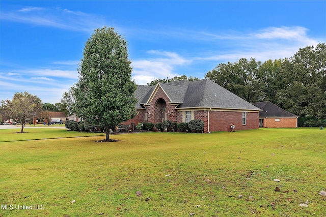 view of side of property featuring a yard