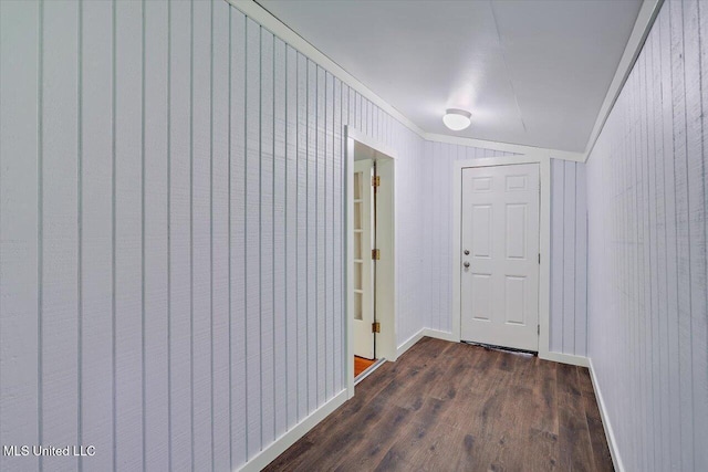 873 SCR 142, Morton, MS 39117 - hallway featuring ornamental molding, dark wood finished floors, and vaulted ceiling