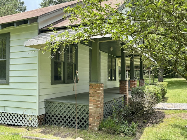 873 SCR 142, Morton, MS 39117 - view of side of home featuring a porch and a yard